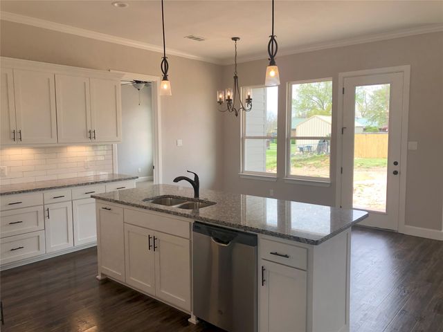 413 Hickorywood, Azle, TX 76020