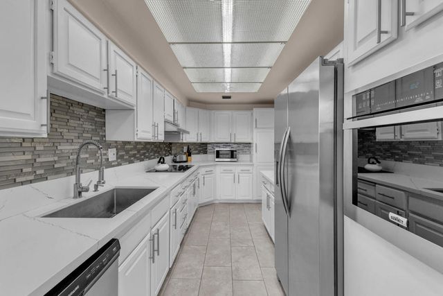 910 Island Drive 112, Rancho Mirage, CA 92270