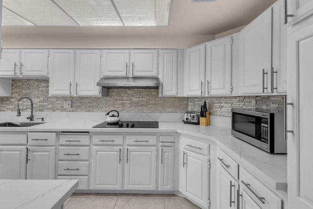 910 Island Drive 112, Rancho Mirage, CA 92270