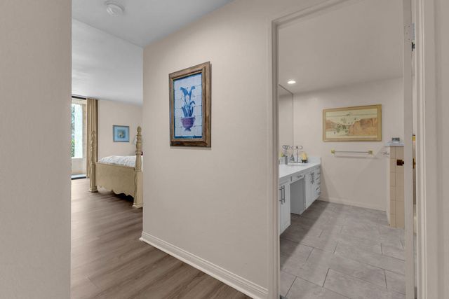 910 Island Drive 112, Rancho Mirage, CA 92270