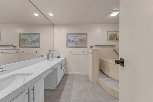 910 Island Drive 112, Rancho Mirage, CA 92270