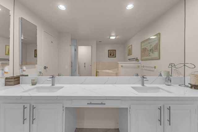 910 Island Drive 112, Rancho Mirage, CA 92270