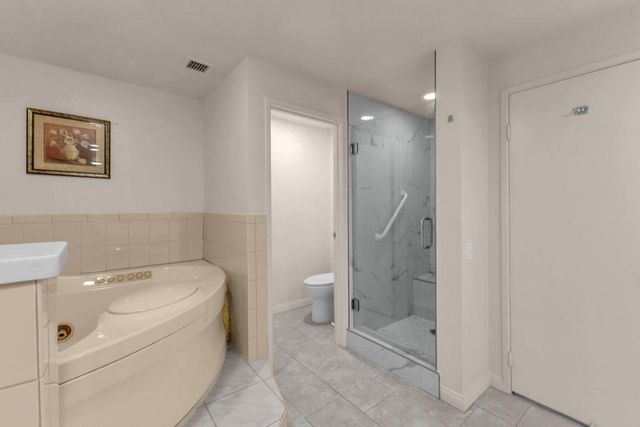 910 Island Drive 112, Rancho Mirage, CA 92270