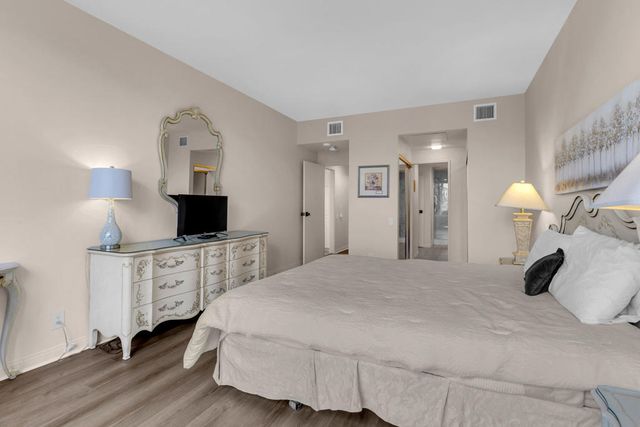 910 Island Drive 112, Rancho Mirage, CA 92270