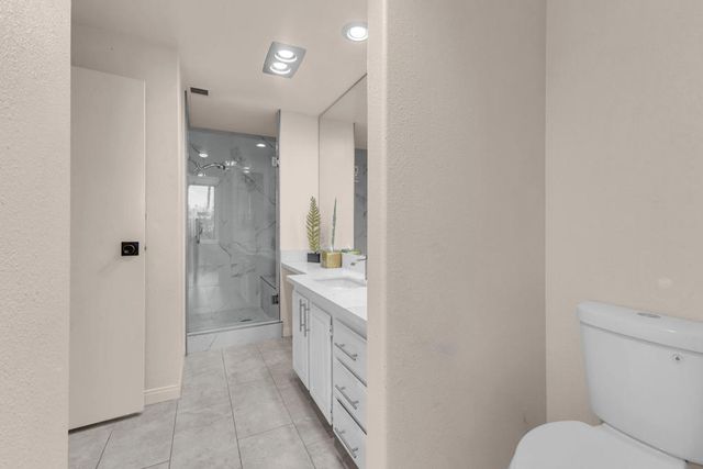 910 Island Drive 112, Rancho Mirage, CA 92270