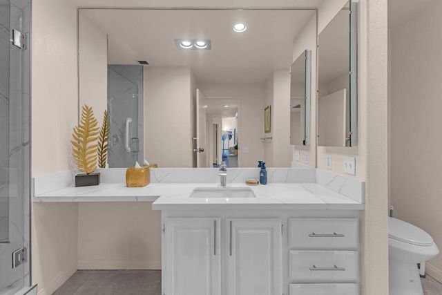 910 Island Drive 112, Rancho Mirage, CA 92270