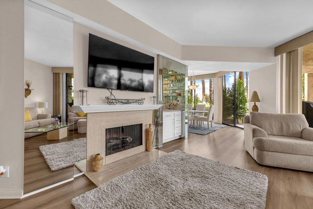910 Island Drive 112, Rancho Mirage, CA 92270
