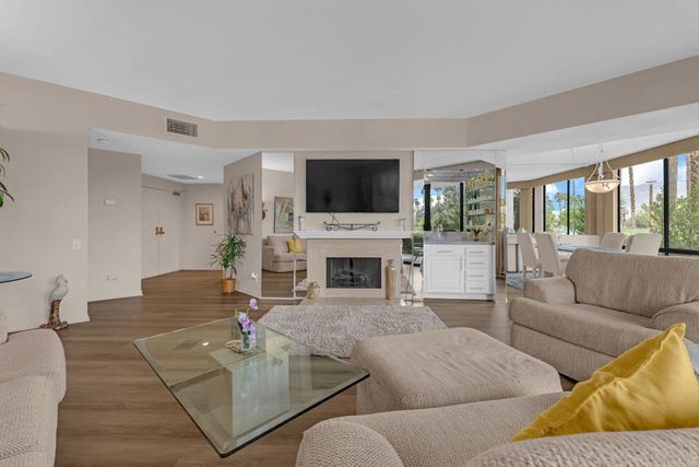 910 Island Drive 112, Rancho Mirage, CA 92270