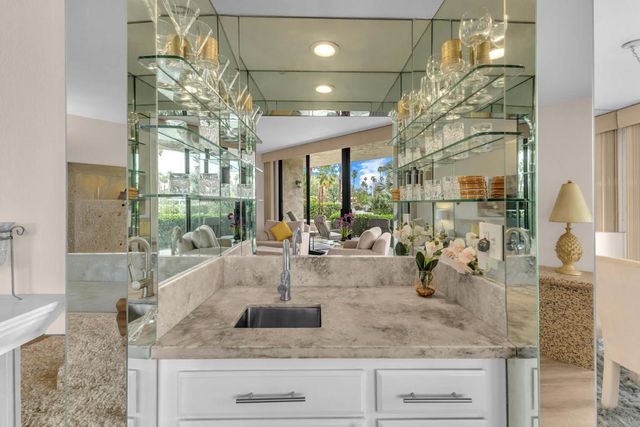 910 Island Drive 112, Rancho Mirage, CA 92270