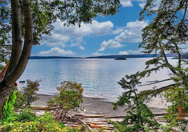 17946 Cobahud, La Conner, WA 98257