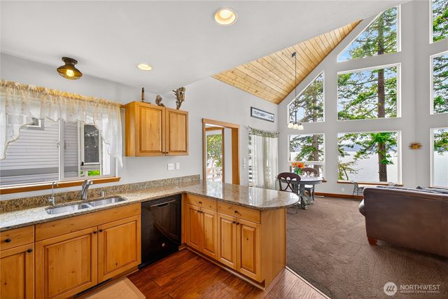17946 Cobahud, La Conner, WA 98257