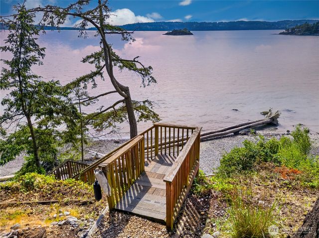 17946 Cobahud, La Conner, WA 98257