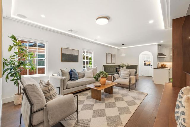 1981 9th Ave, Sacramento, CA 95818