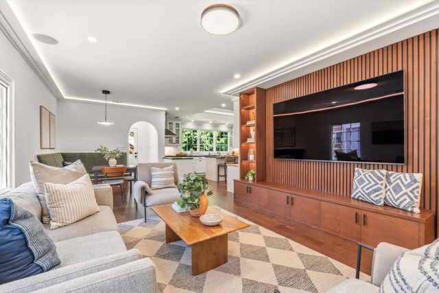 1981 9th Ave, Sacramento, CA 95818