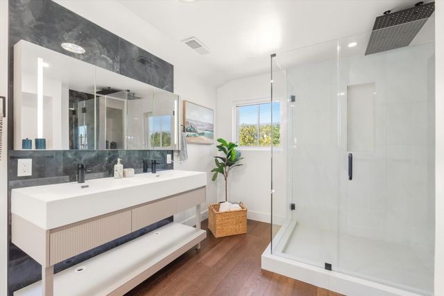 1981 9th Ave, Sacramento, CA 95818