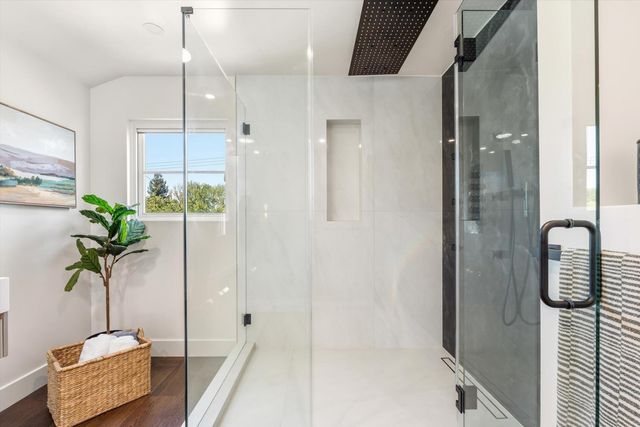 1981 9th Ave, Sacramento, CA 95818