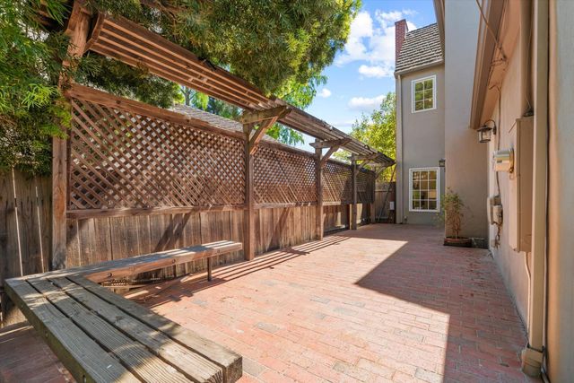 1981 9th Ave, Sacramento, CA 95818