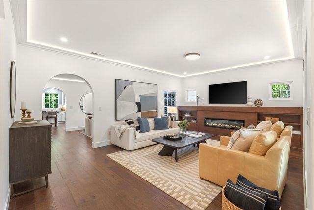 1981 9th Ave, Sacramento, CA 95818