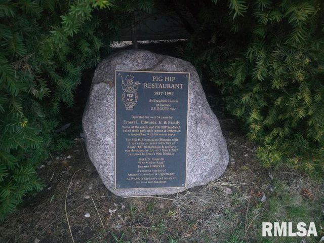 101 W OAK Street, Broadwell, IL 62634