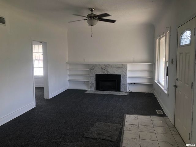 101 W OAK Street, Broadwell, IL 62634