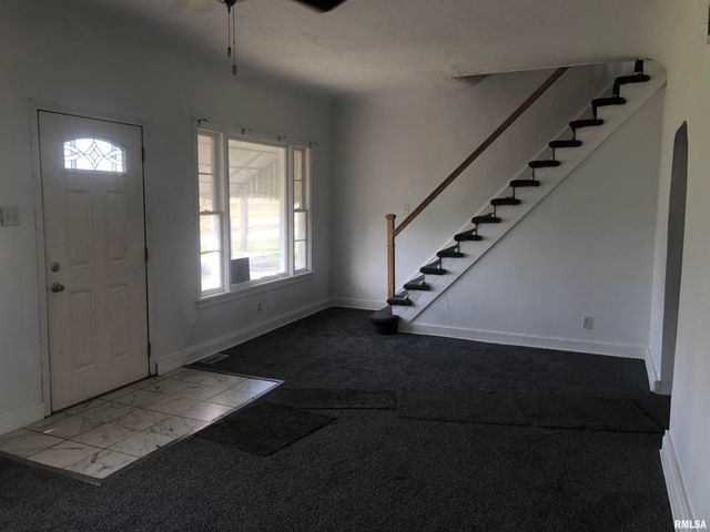 101 W OAK Street, Broadwell, IL 62634