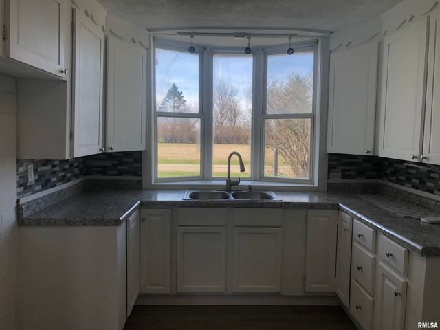 101 W OAK Street, Broadwell, IL 62634