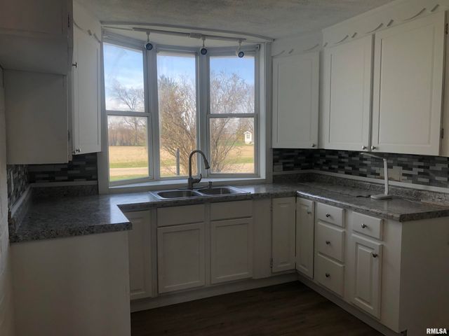 101 W OAK Street, Broadwell, IL 62634