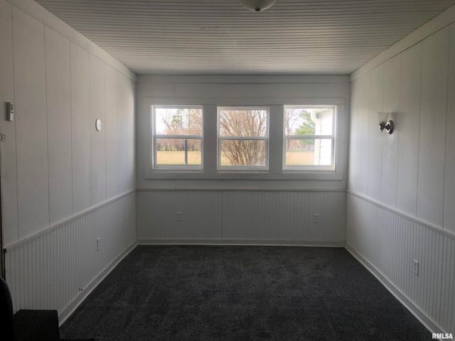 101 W OAK Street, Broadwell, IL 62634