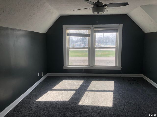 101 W OAK Street, Broadwell, IL 62634