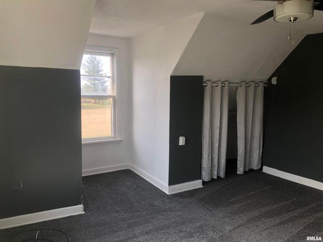 101 W OAK Street, Broadwell, IL 62634