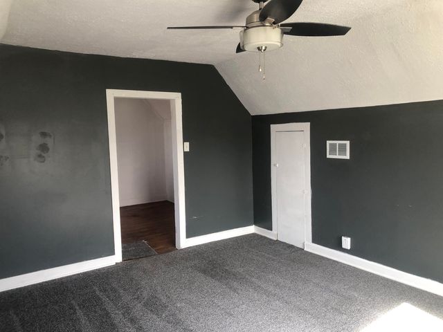 101 W OAK Street, Broadwell, IL 62634