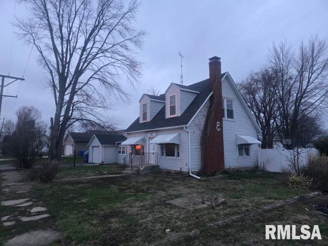 101 W OAK Street, Broadwell, IL 62634