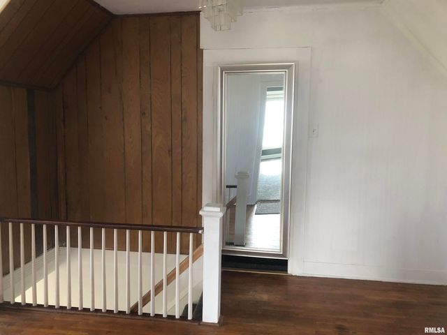 101 W OAK Street, Broadwell, IL 62634