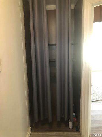 101 W OAK Street, Broadwell, IL 62634