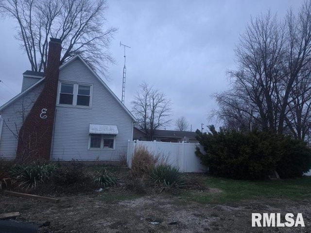 101 W OAK Street, Broadwell, IL 62634