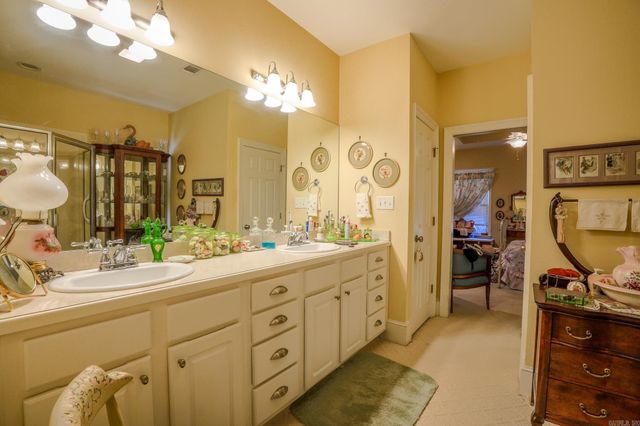 2109 Stagecoach Village Crt, Little Rock, AR 72210