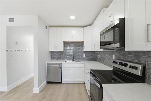 1400 NE 43rd Ct 1400, Pompano Beach, FL 33064