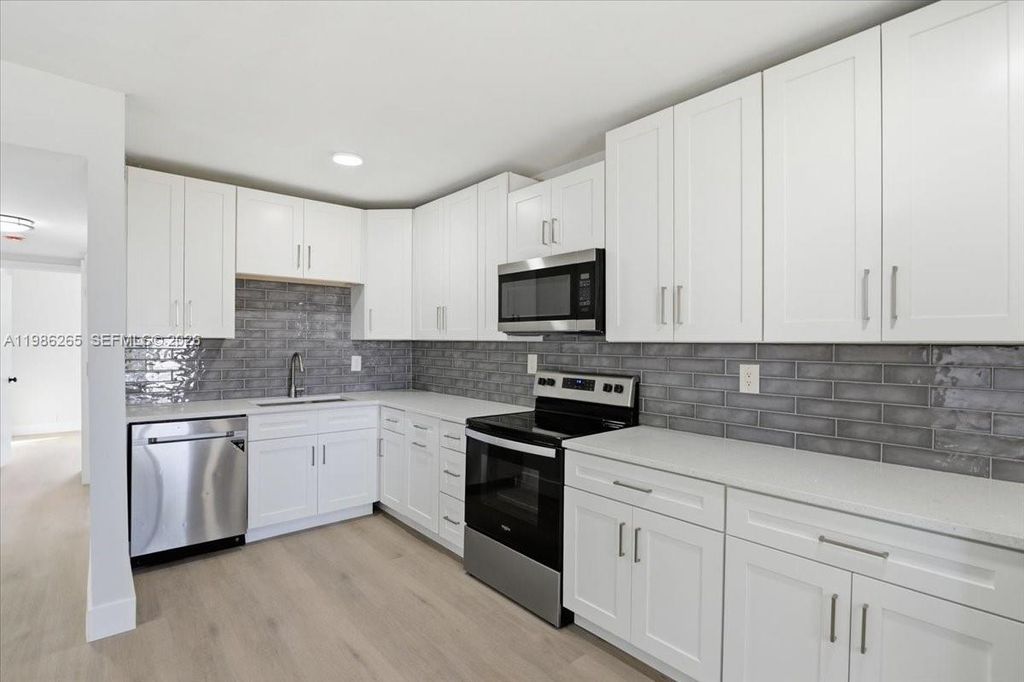 1400 NE 43rd Ct 1400, Pompano Beach, FL 33064