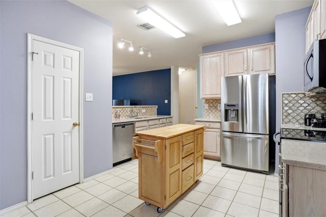 1140 Whispering Trail Circle, Lewisville, TX 75067