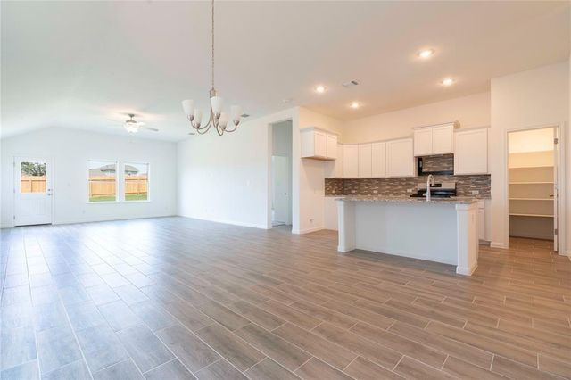 113 Caterpillar DR, Georgetown, TX 78628