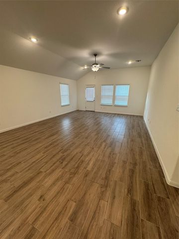 113 Caterpillar DR, Georgetown, TX 78628