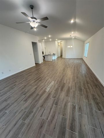 113 Caterpillar DR, Georgetown, TX 78628