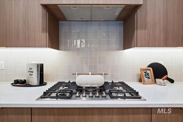 2407 N Buhrstone Ave, Eagle, ID 83616