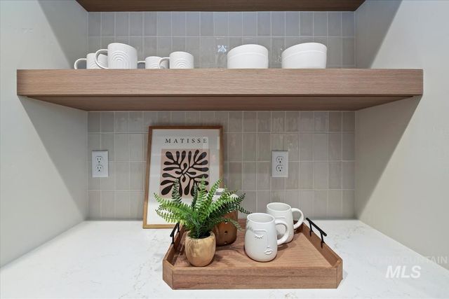 2407 N Buhrstone Ave, Eagle, ID 83616