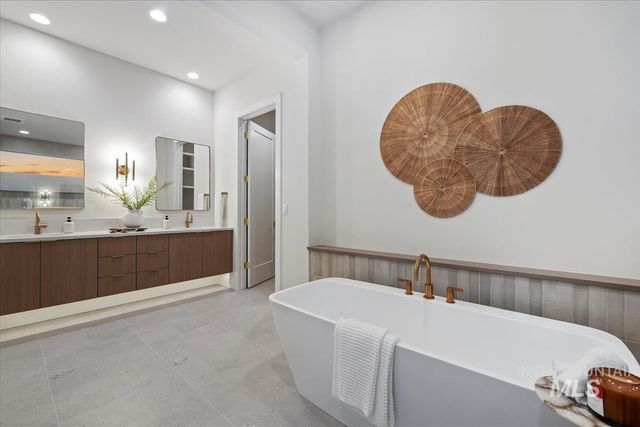 2407 N Buhrstone Ave, Eagle, ID 83616