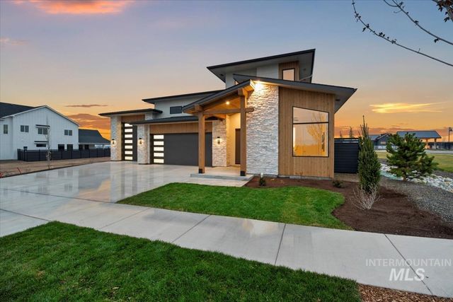 2407 N Buhrstone Ave, Eagle, ID 83616