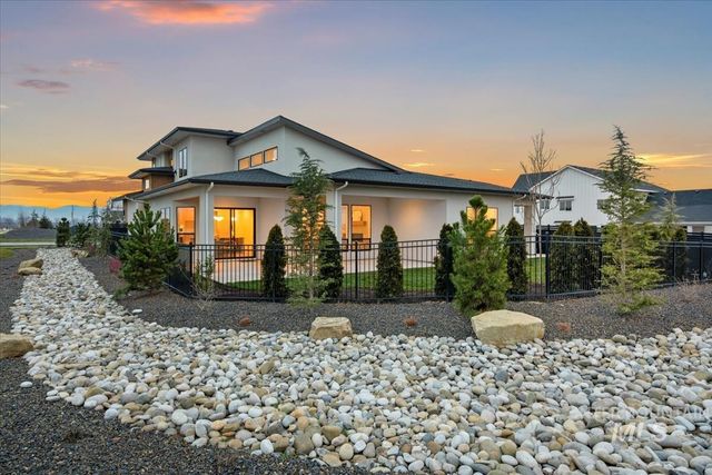 2407 N Buhrstone Ave, Eagle, ID 83616