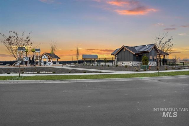 2407 N Buhrstone Ave, Eagle, ID 83616