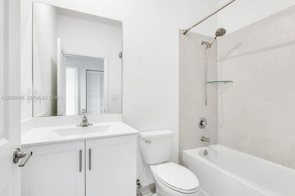 21071 NE 8th Ave 21071, Miami, FL 33179