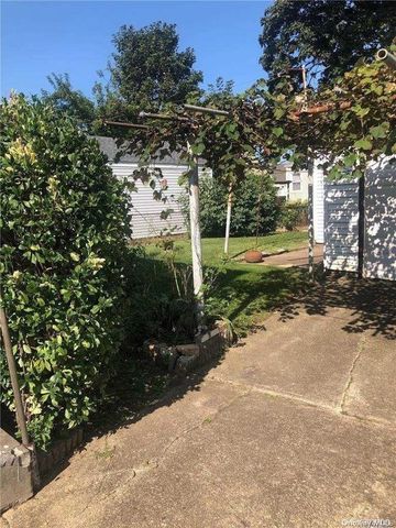 220 Pershing Parkway, Mineola, NY 11501